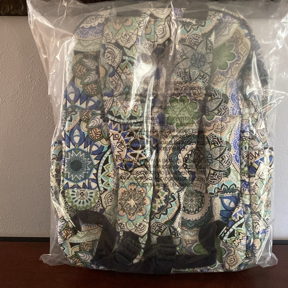 Vera Bradley Large Essential Backpack Laptop NWT Sketched Medallion - Picture 5 of 6